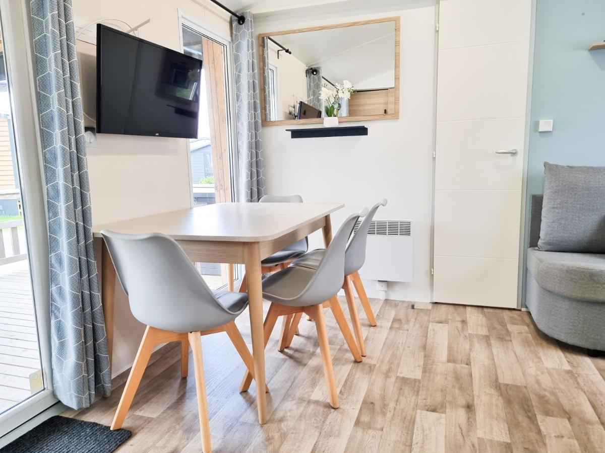 Prachtig Chalet Ok50 D12 Op Familiecamping Осткапеле Екстериор снимка